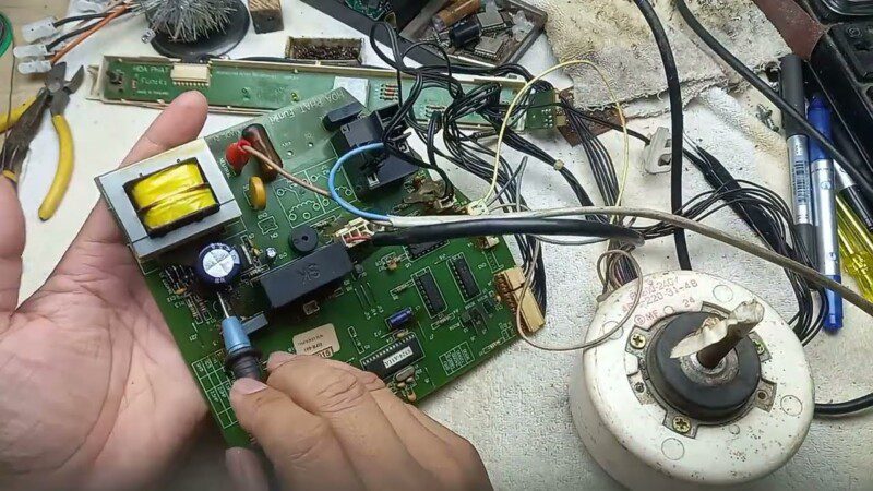 Máy lạnh Funiki báo lỗi E4 do quạt dàn lạnh bị hỏng