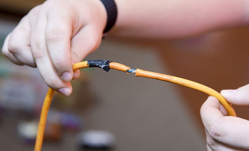 Điều hòa Funiki không lạnh do dây điện bị đứt