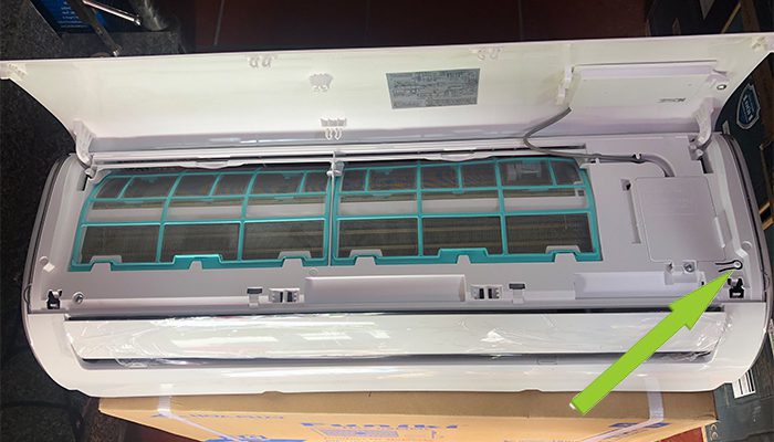 Nút nguồn điều hòa Funiki ở đâu?