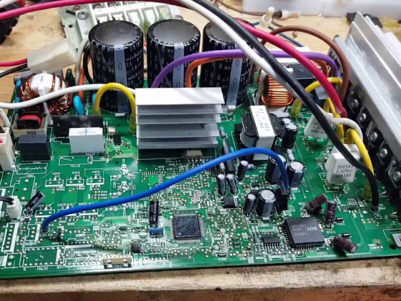 Điều hòa Funiki báo lỗi EL OC do bo mạch điều khiển hỏng