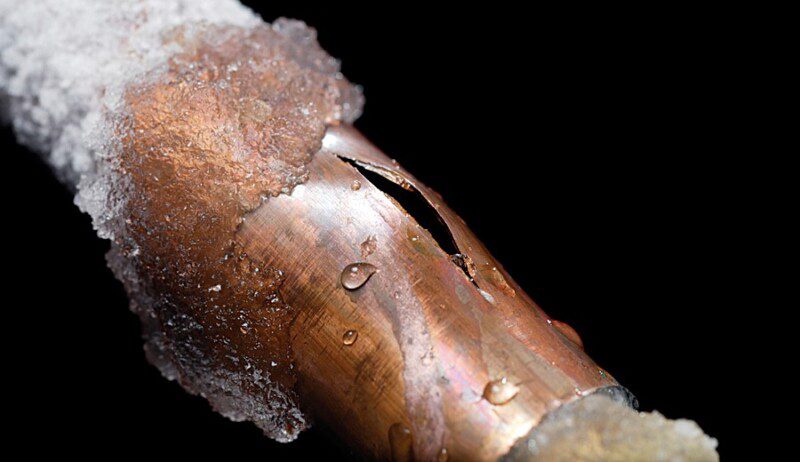 Máy điều hoà Funiki báo lỗi EC OC do ống đồng bị gập gẫy