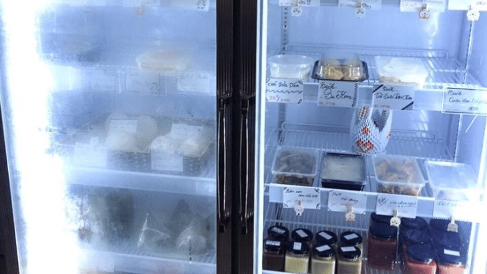 Lau sương đọng trên bề mặt kính