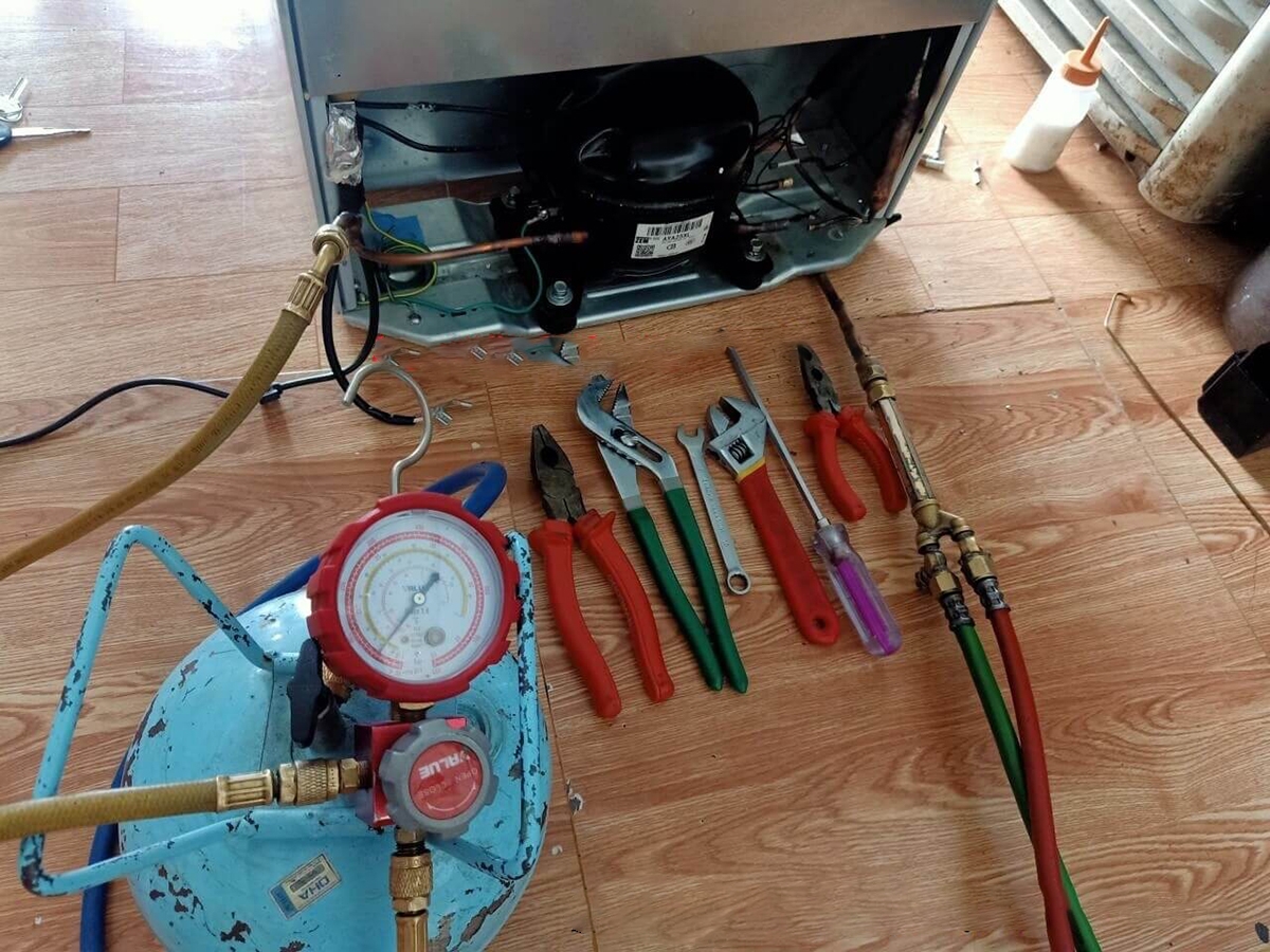 Tủ lạnh bị xì gas có nguy hiểm không? Nguyên nhân và cách xử lý